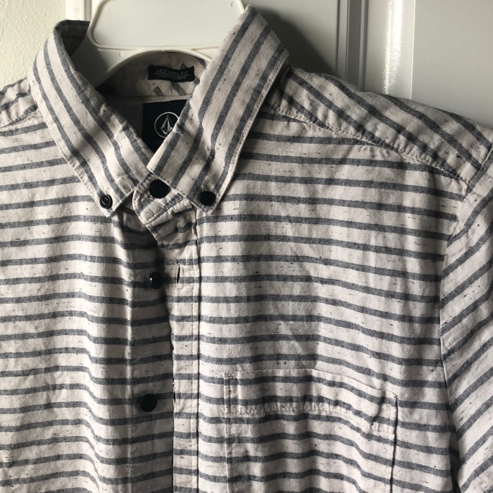 Volcom Button Down - Picture 2 of 3